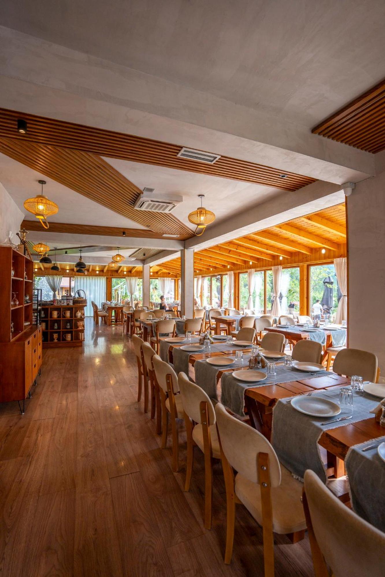 Hotel Restaurant Alpet Theth Extérieur photo
